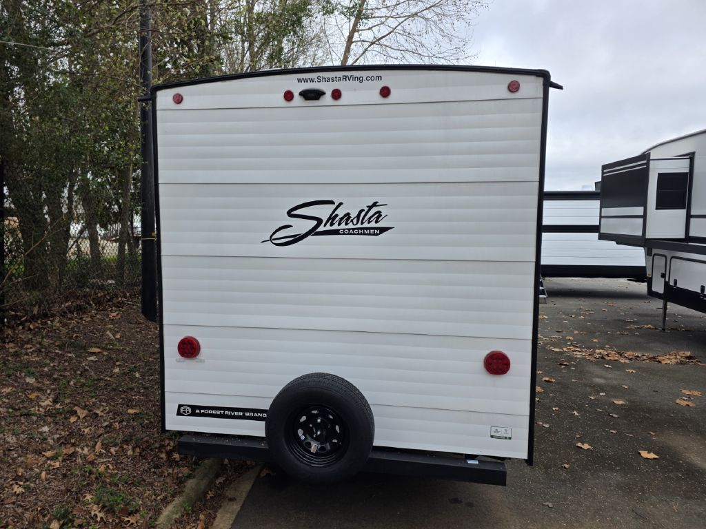 Photo 5 of this SHASTA 525RS