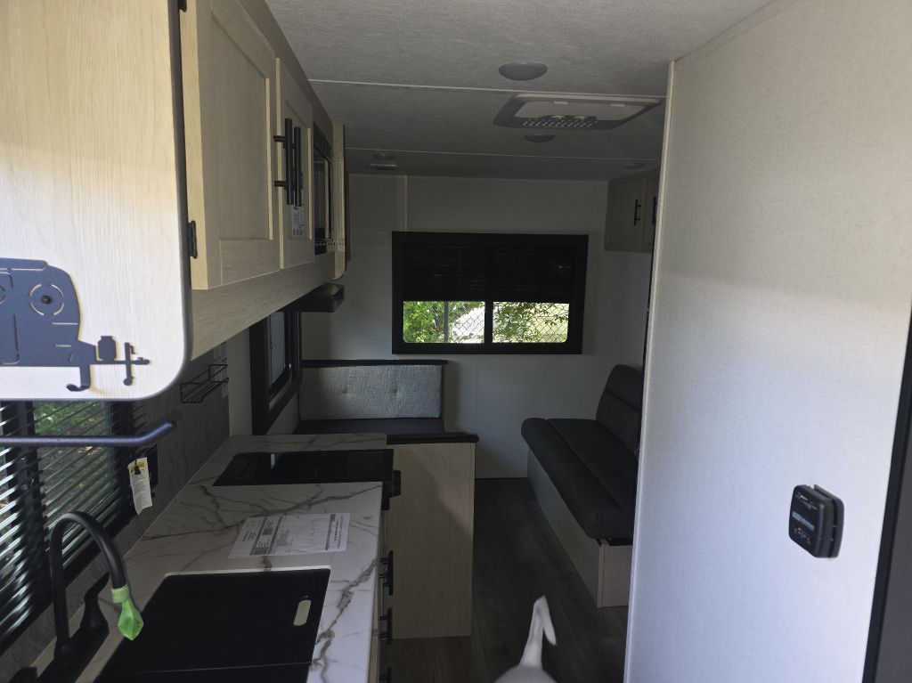 Photo 11 of this SHASTA 521CK