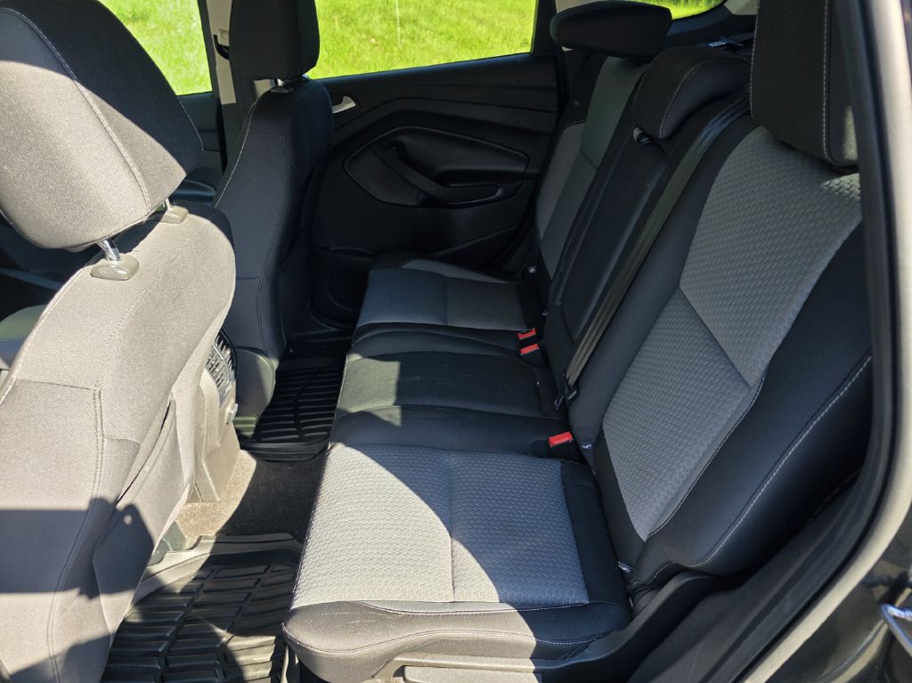 Photo 6 of this FORD ESCAPE