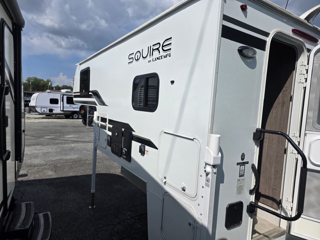Photo 4 of this LANCE SQUIRE 825