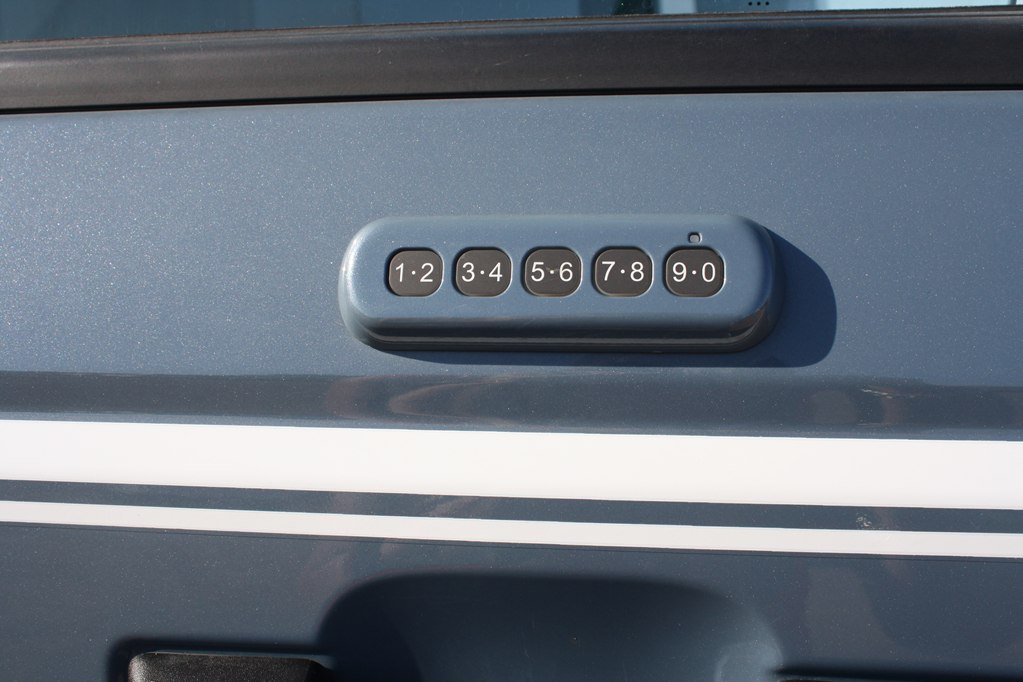 Photo 18 of this FORD BRONCO HERITAGE