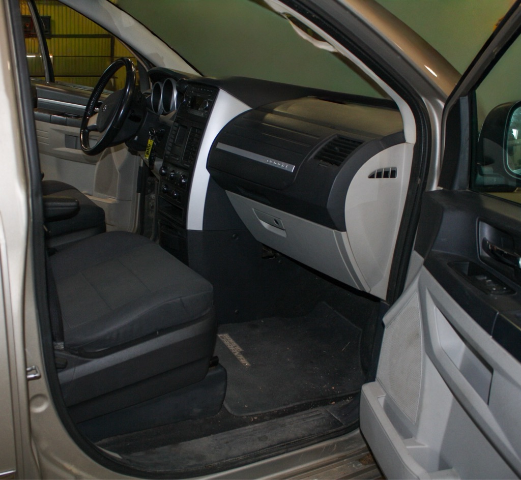 Photo 7 of this DODGE GRAND CARAVAN