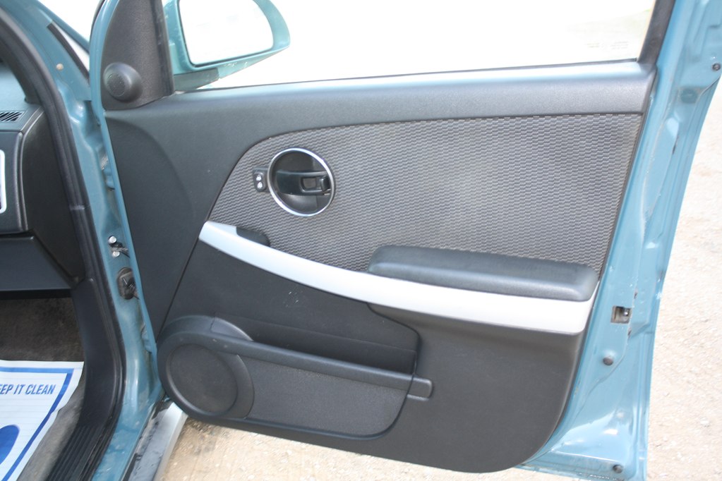 Photo 10 of this PONTIAC TORRENT