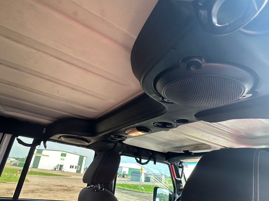 Photo 20 of this JEEP WRANGLER UNLIMI