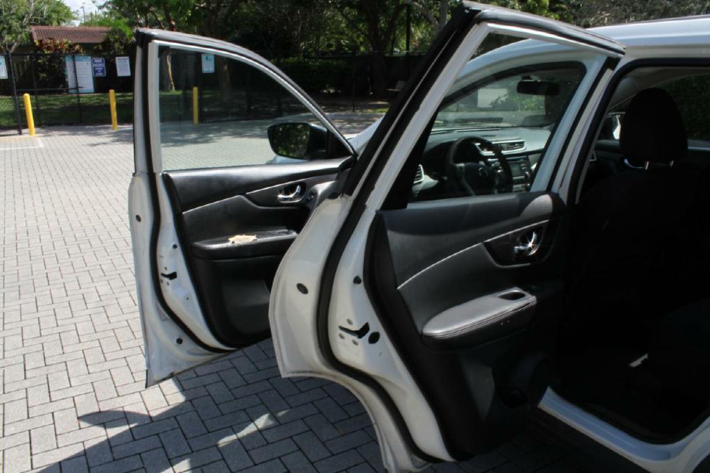 Photo 11 of this NISSAN ROGUE