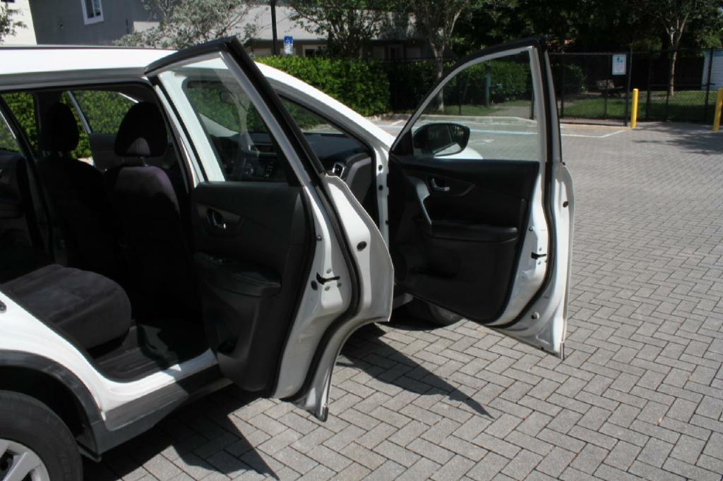 Photo 12 of this NISSAN ROGUE