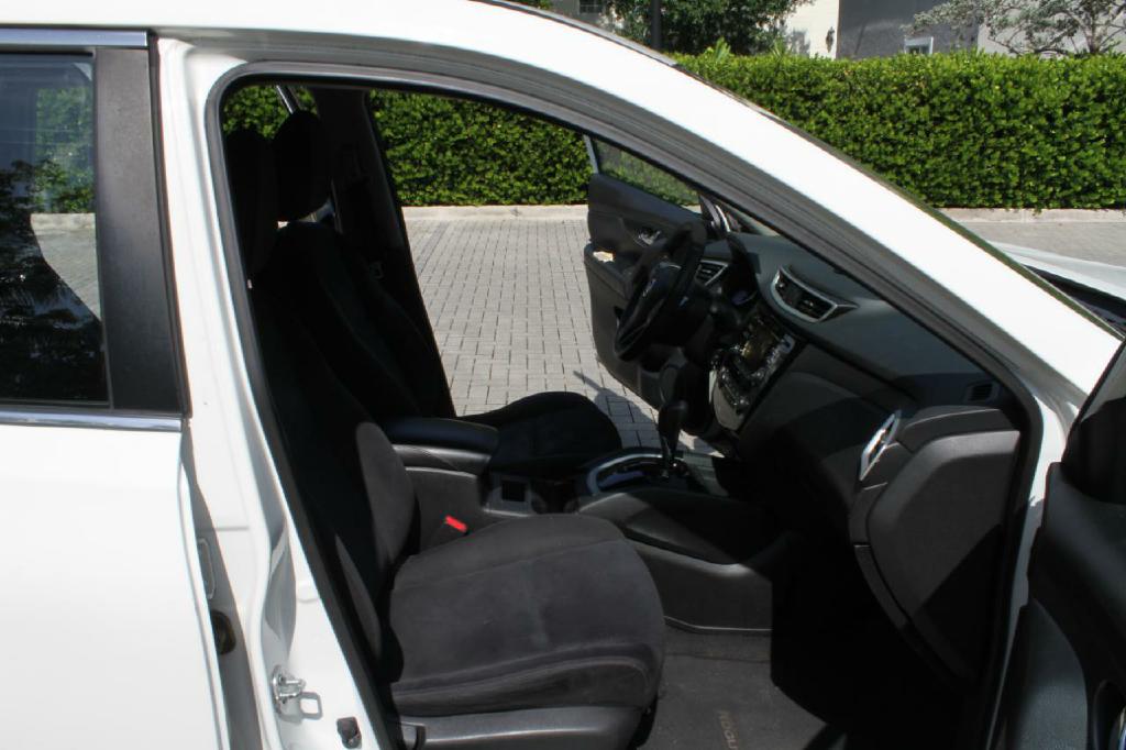 Photo 14 of this NISSAN ROGUE