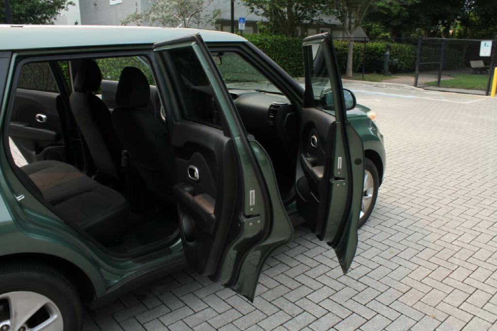 Photo 12 of this KIA SOUL