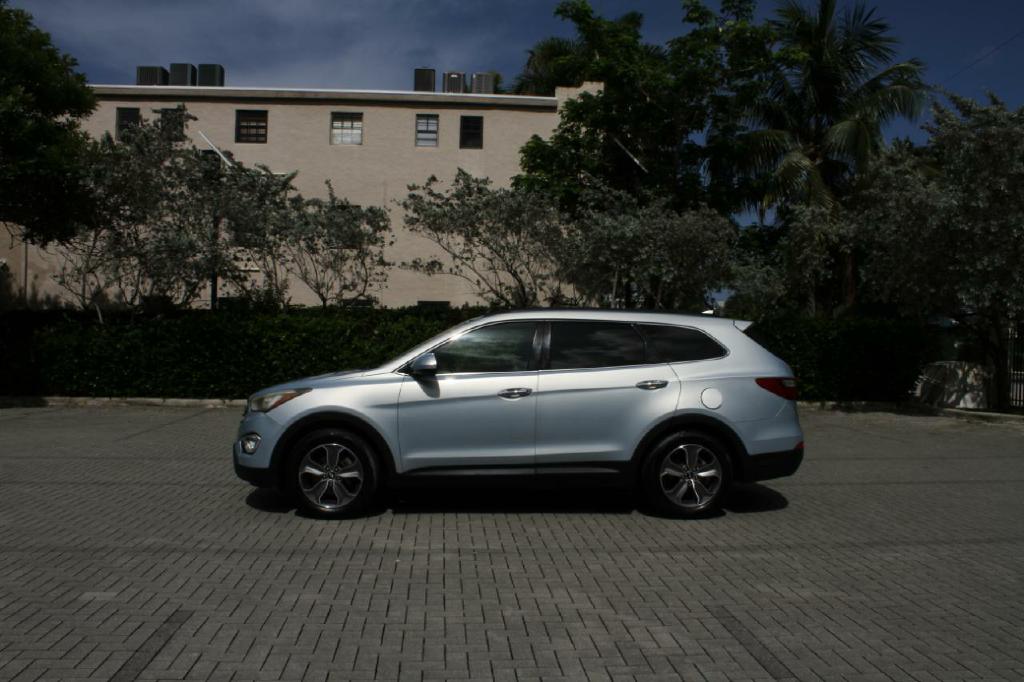 Photo 2 of this HYUNDAI SANTA FE