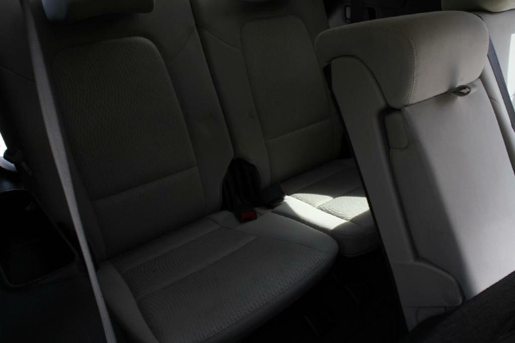 Photo 12 of this HYUNDAI SANTA FE