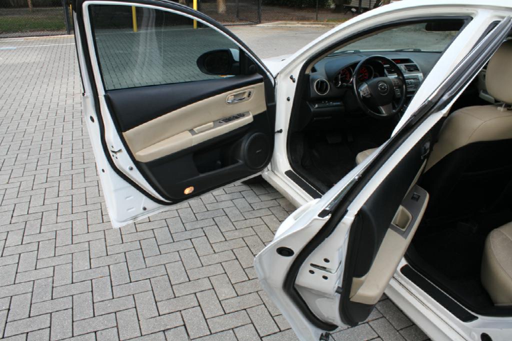 Photo 11 of this MAZDA MAZDA6