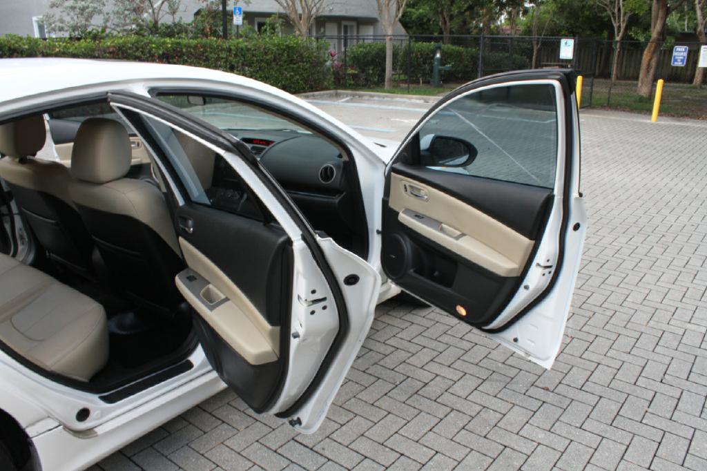 Photo 12 of this MAZDA MAZDA6