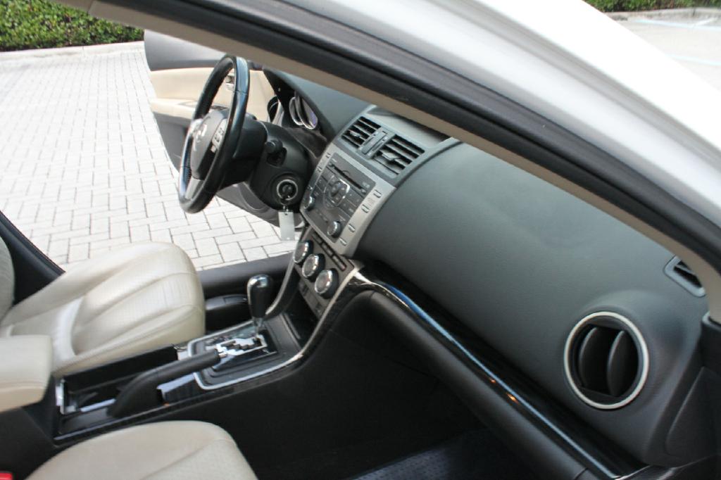 Photo 14 of this MAZDA MAZDA6
