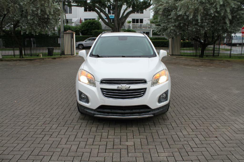 Photo 3 of this CHEVROLET TRAX