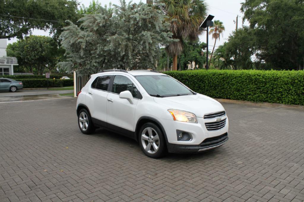 Photo 4 of this CHEVROLET TRAX