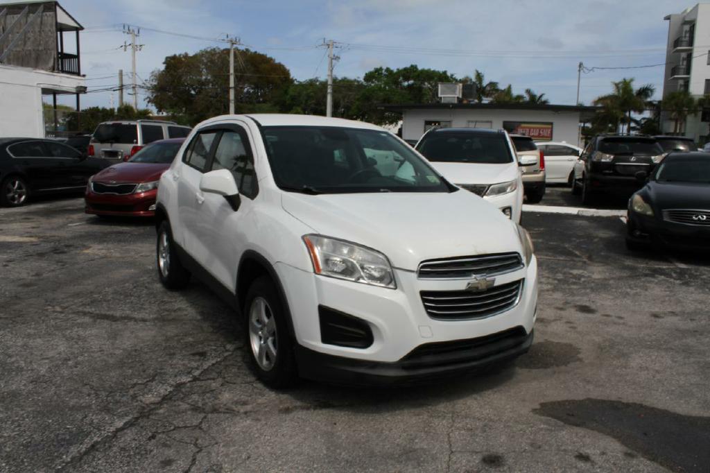 Photo 2 of this CHEVROLET TRAX