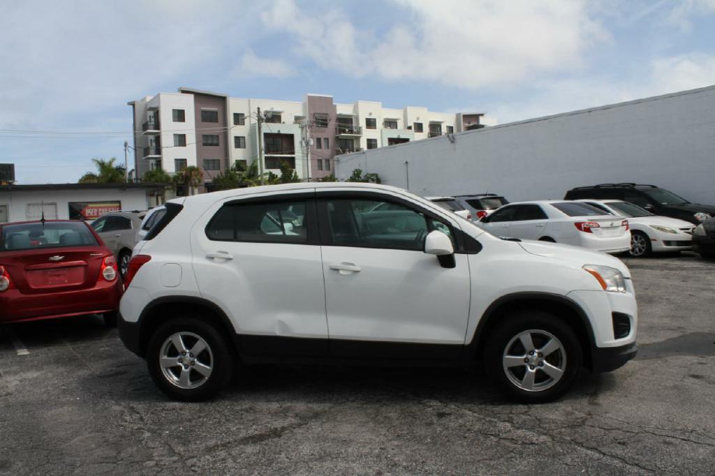 Photo 3 of this CHEVROLET TRAX