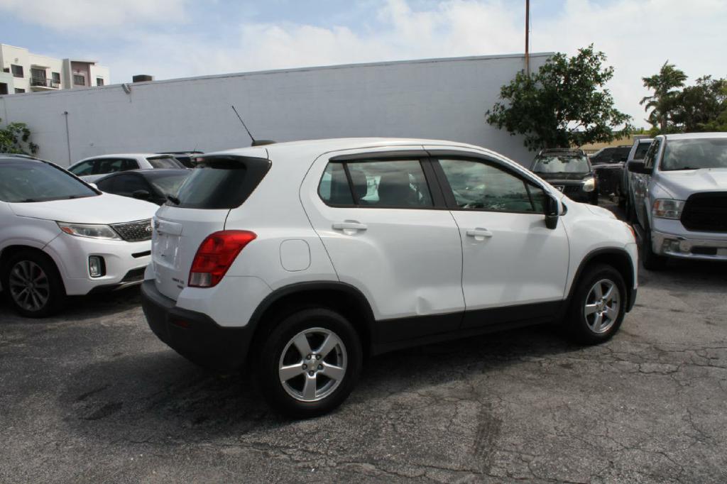 Photo 4 of this CHEVROLET TRAX