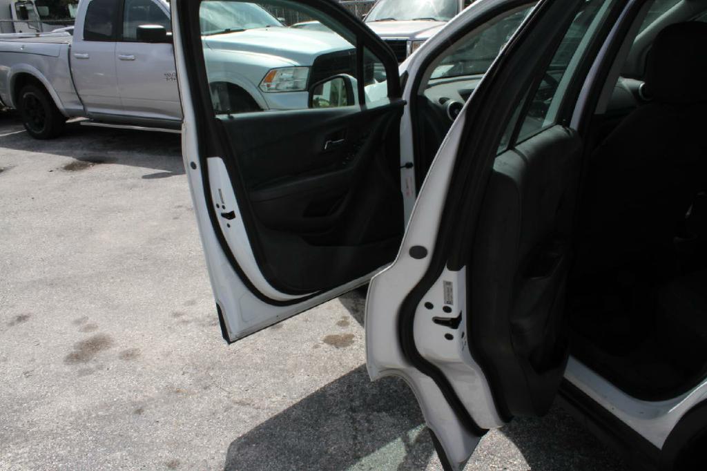 Photo 8 of this CHEVROLET TRAX
