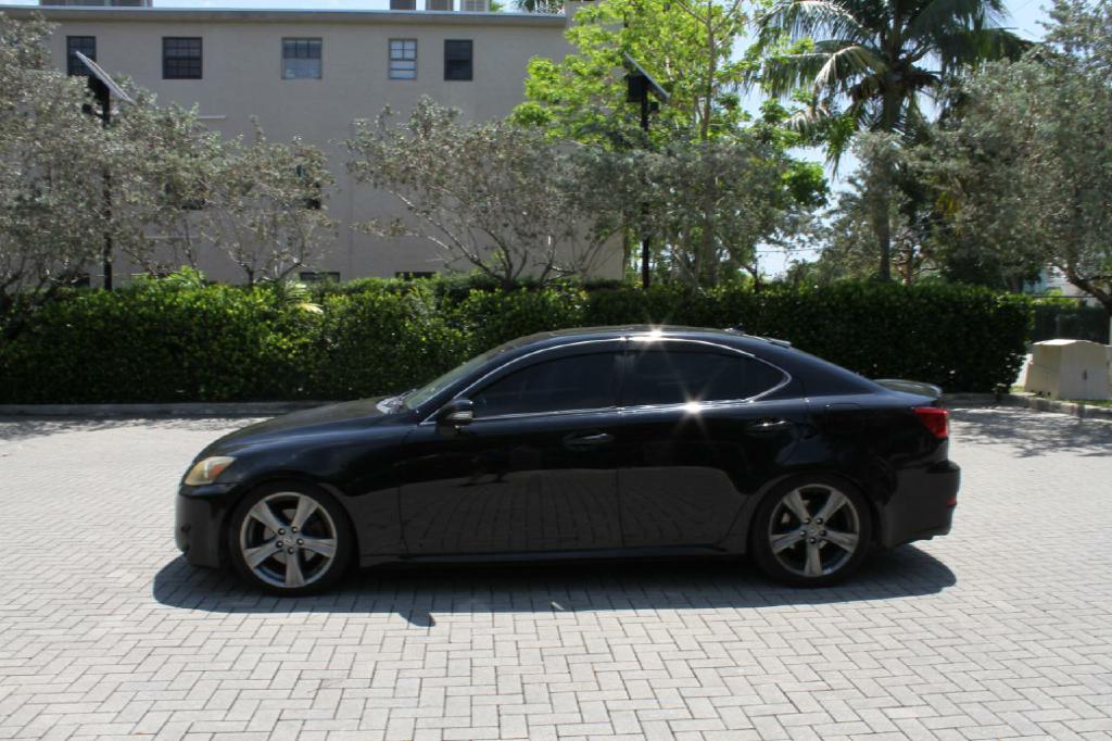 Photo 2 of this LEXUS IS