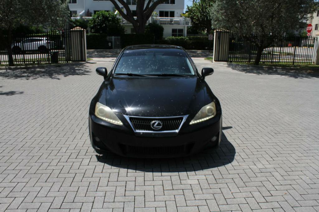 Photo 3 of this LEXUS IS