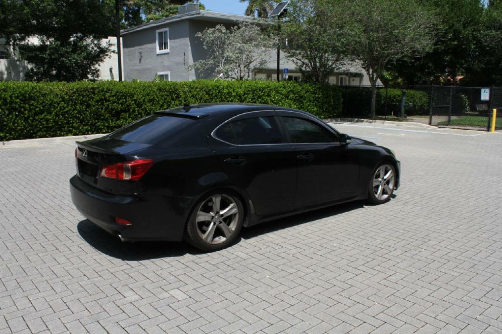 Photo 5 of this LEXUS IS