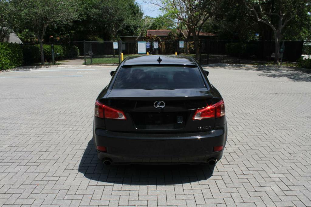 Photo 6 of this LEXUS IS