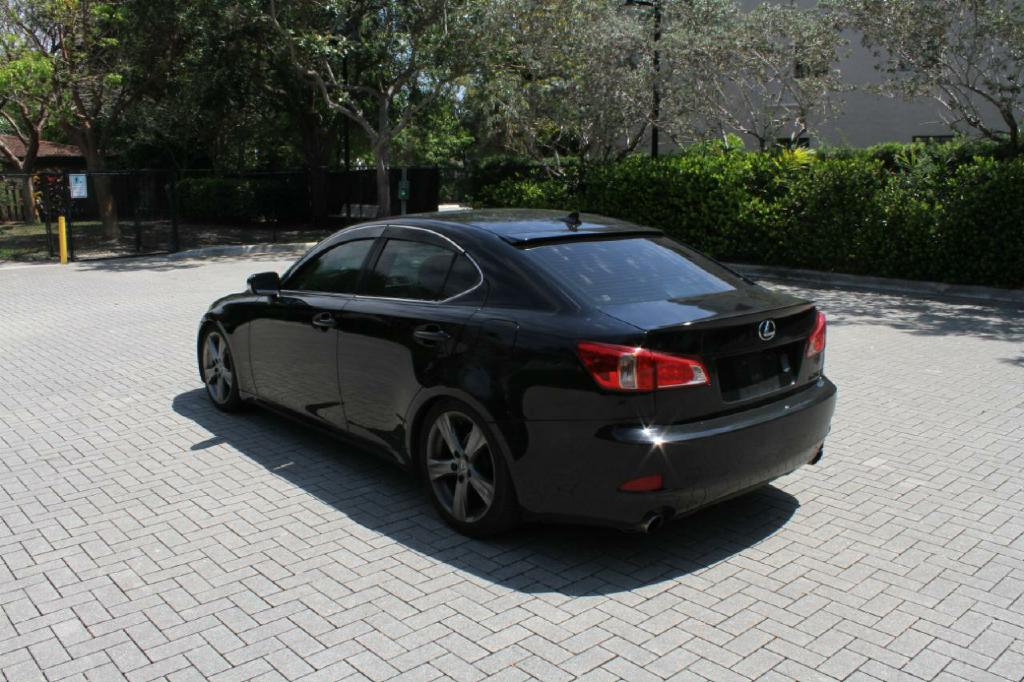 Photo 7 of this LEXUS IS