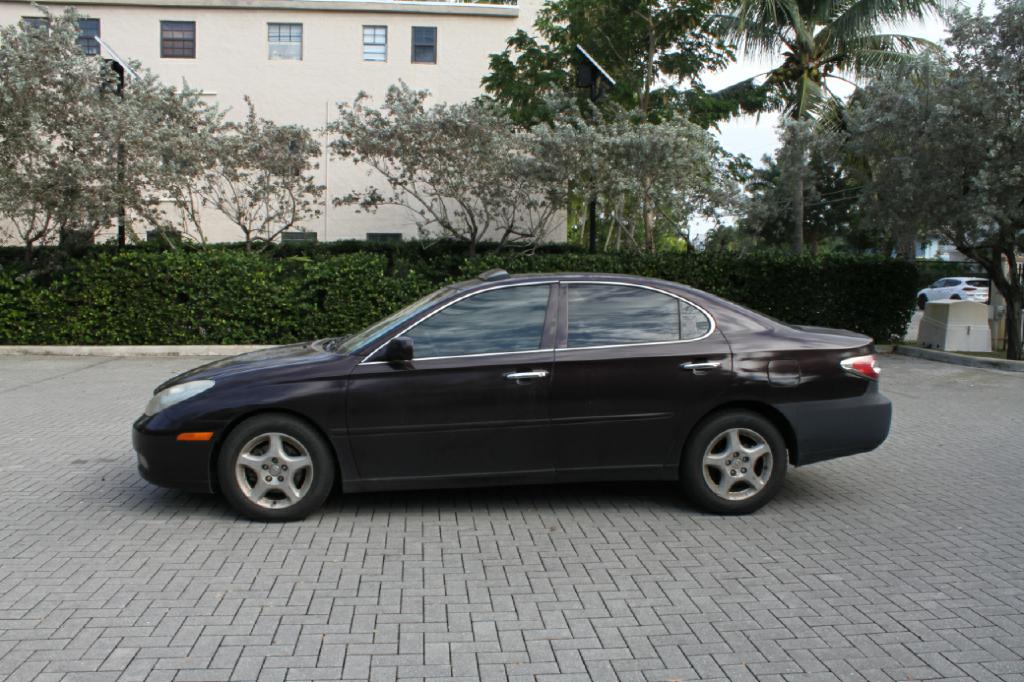 Photo 2 of this LEXUS ES 300