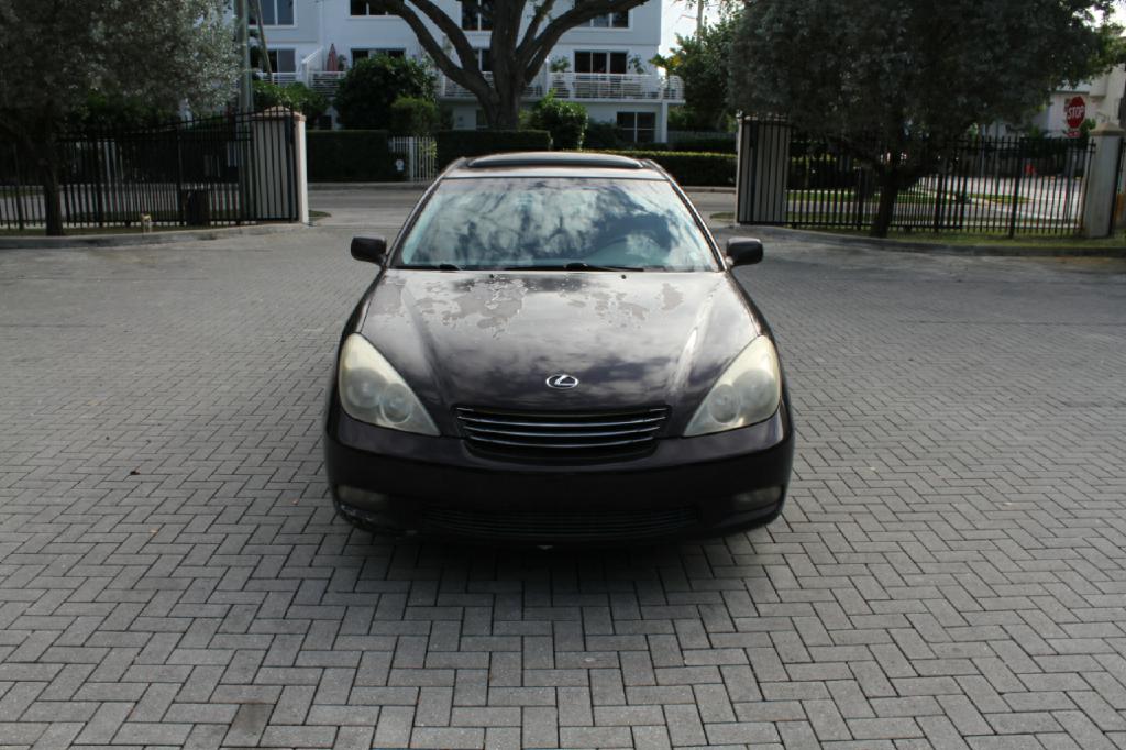 Photo 3 of this LEXUS ES 300