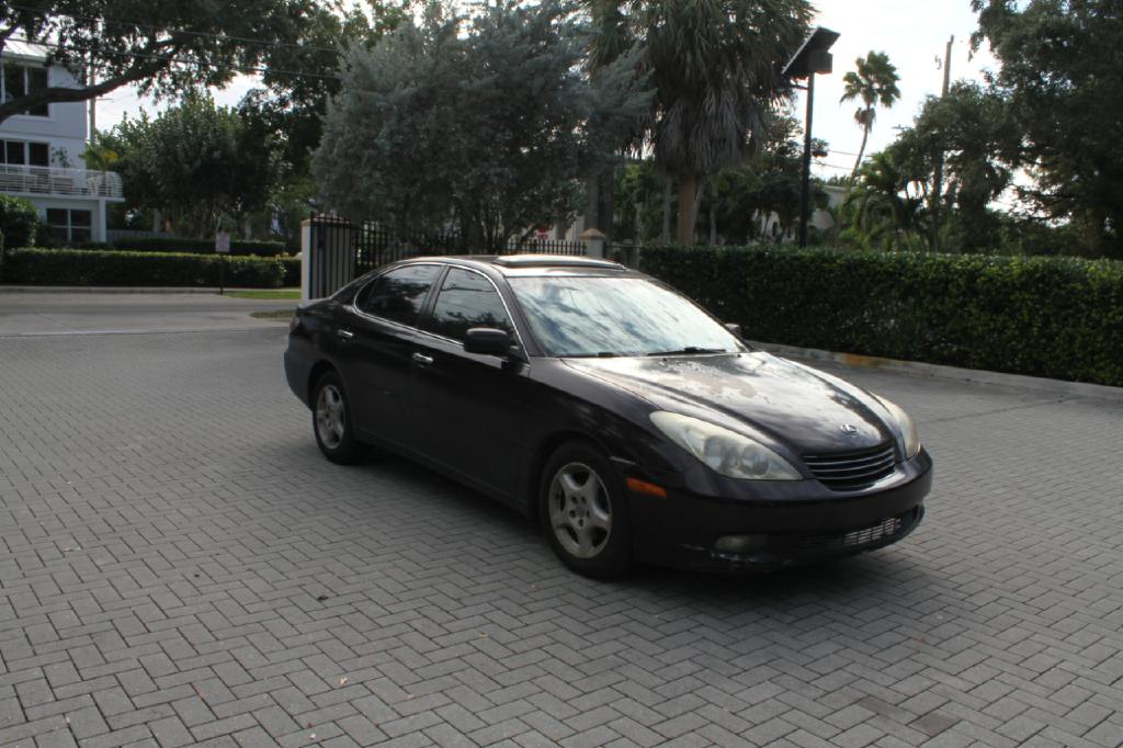 Photo 4 of this LEXUS ES 300