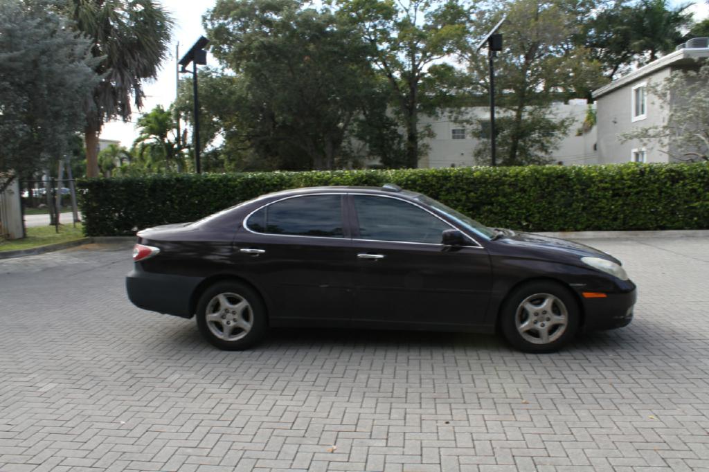 Photo 5 of this LEXUS ES 300