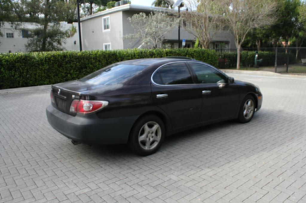 Photo 6 of this LEXUS ES 300