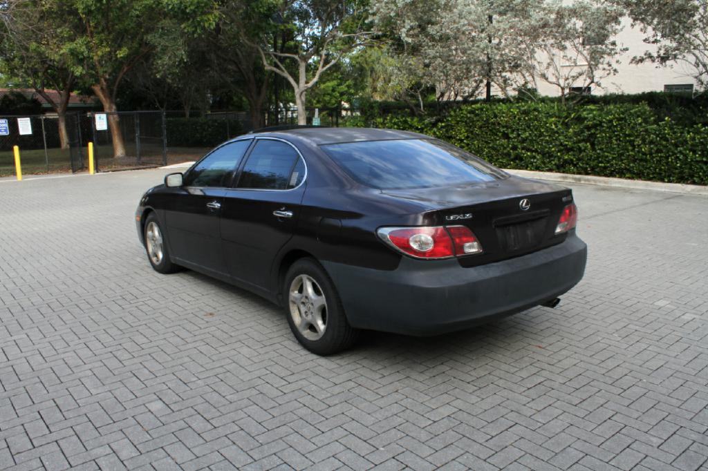 Photo 8 of this LEXUS ES 300