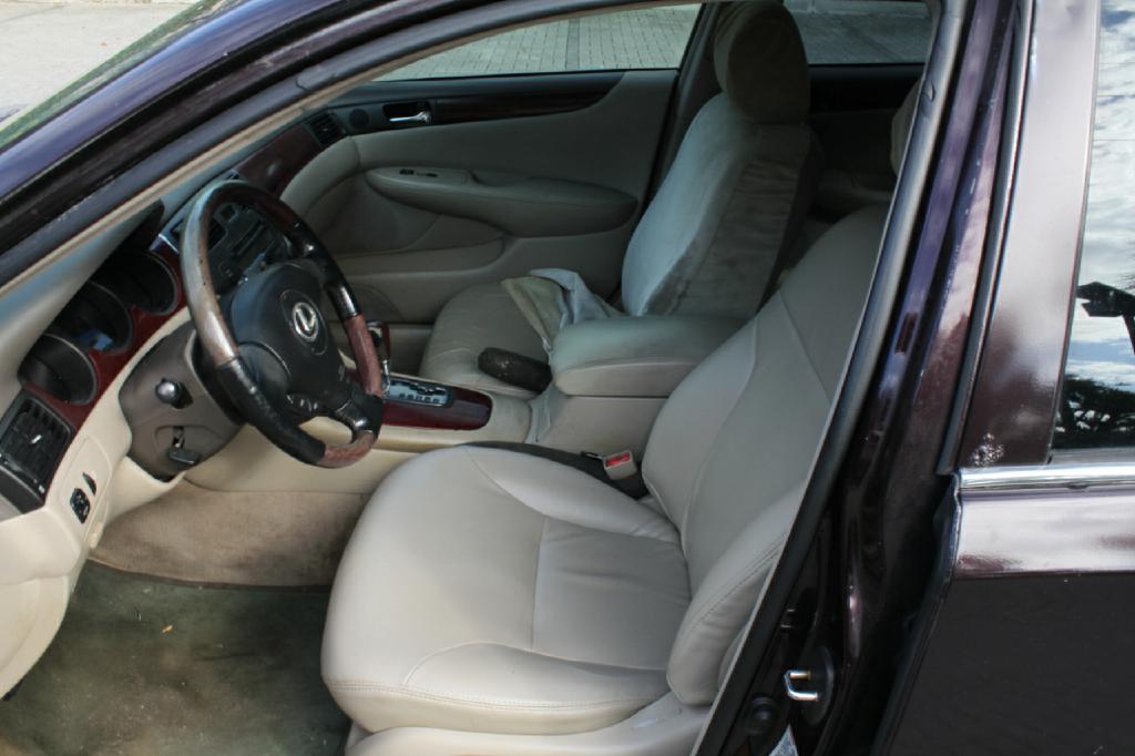 Photo 9 of this LEXUS ES 300