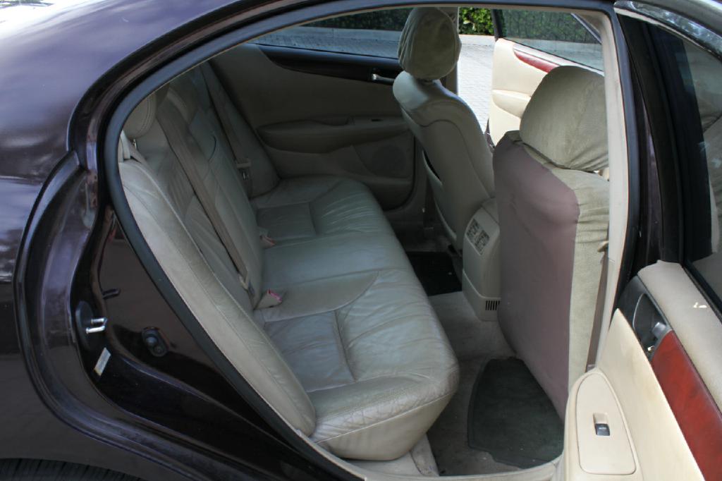 Photo 10 of this LEXUS ES 300