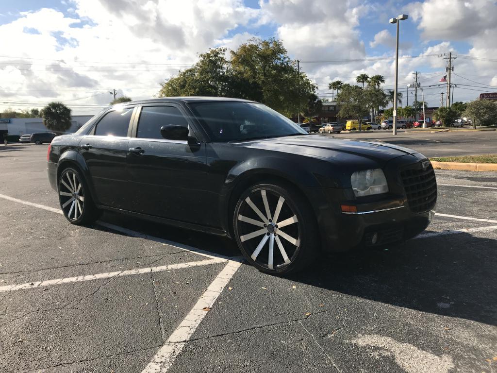 Photo 3 of this CHRYSLER 300