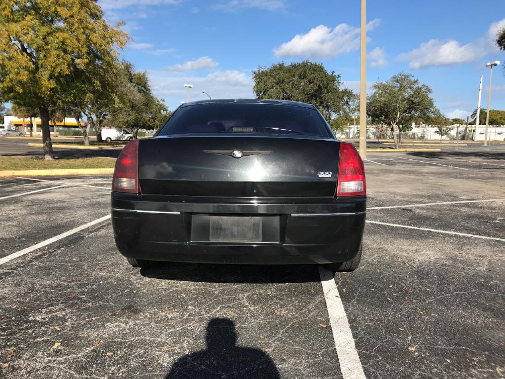 Photo 6 of this CHRYSLER 300