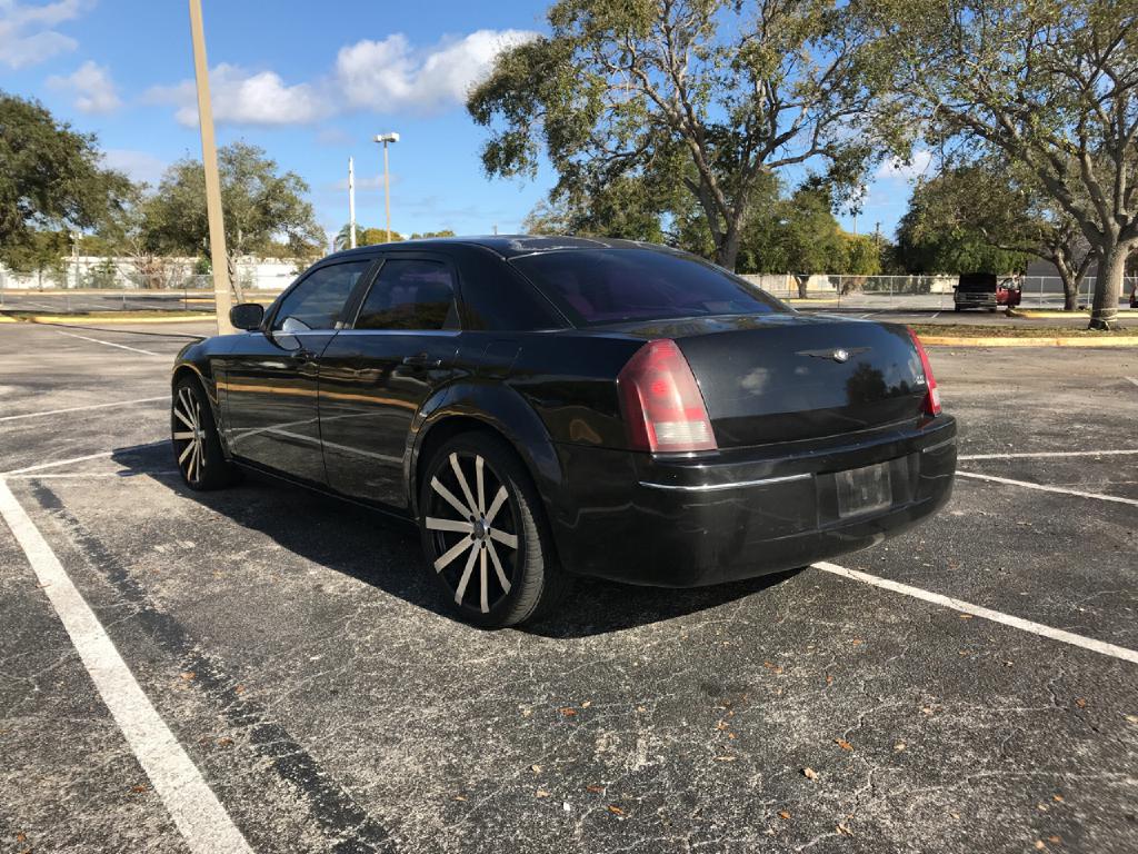 Photo 7 of this CHRYSLER 300