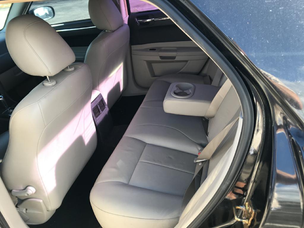 Photo 10 of this CHRYSLER 300