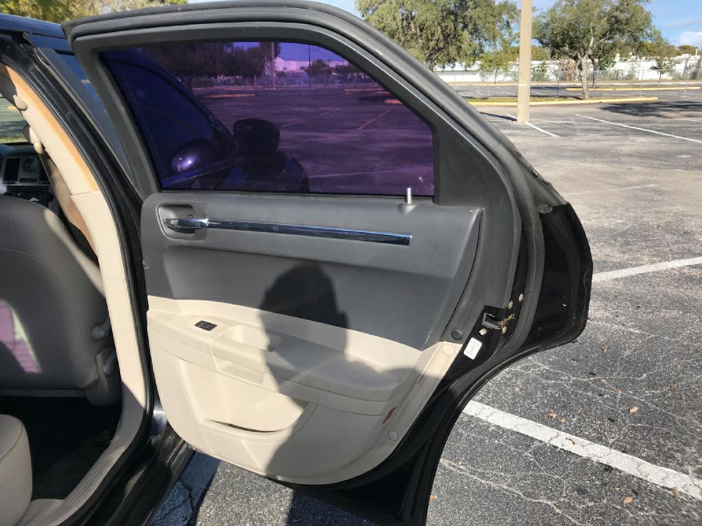Photo 14 of this CHRYSLER 300