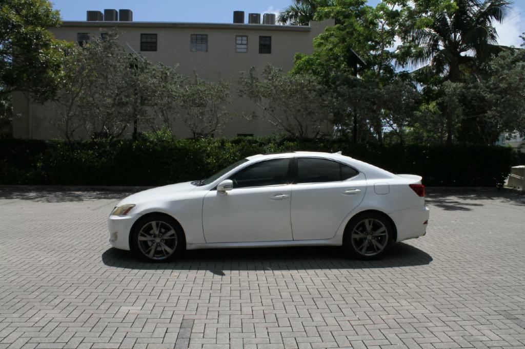 Photo 2 of this LEXUS IS
