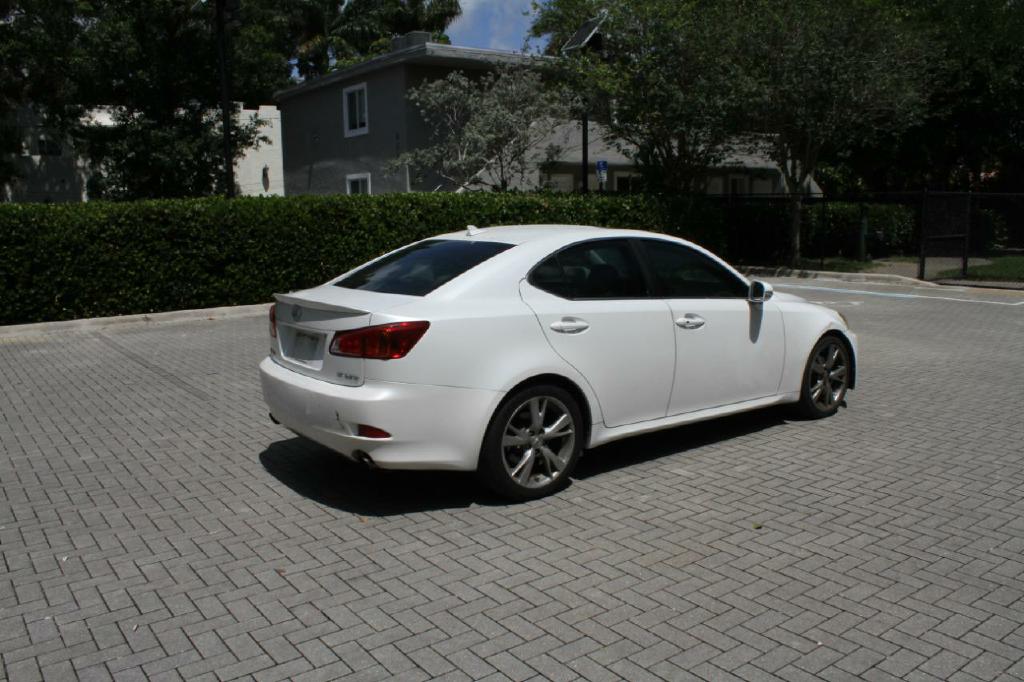 Photo 5 of this LEXUS IS
