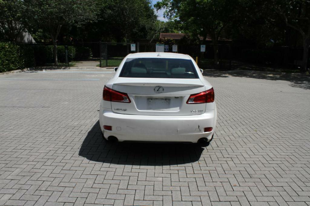 Photo 6 of this LEXUS IS