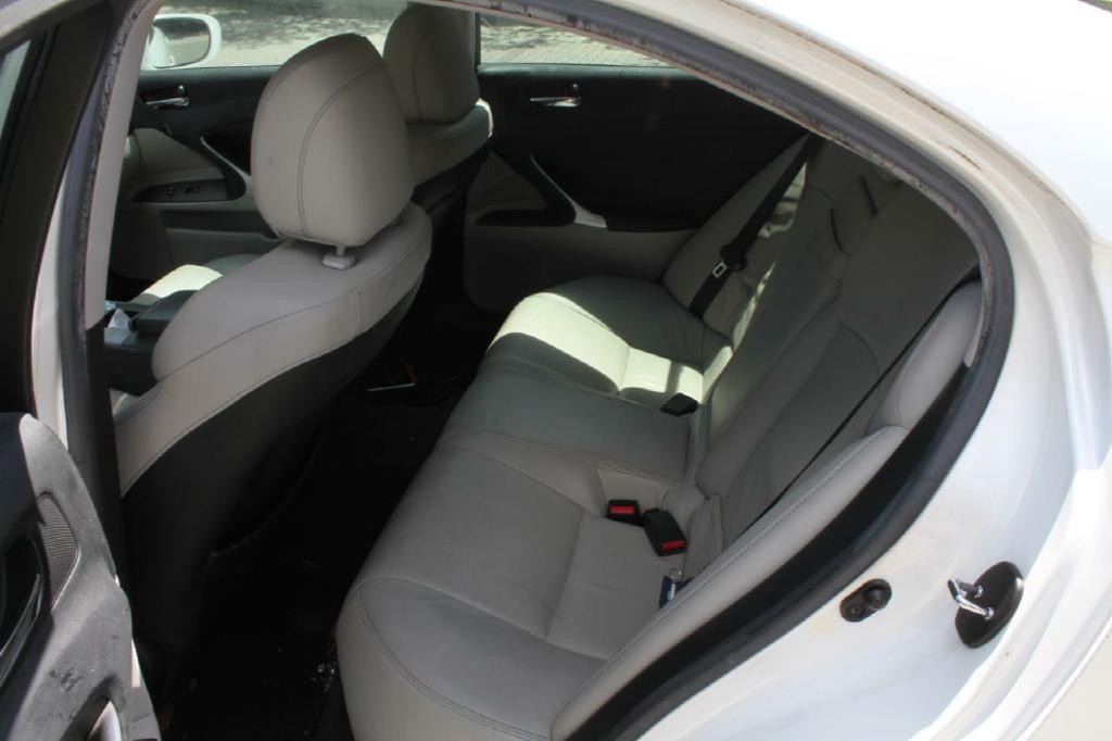 Photo 9 of this LEXUS IS