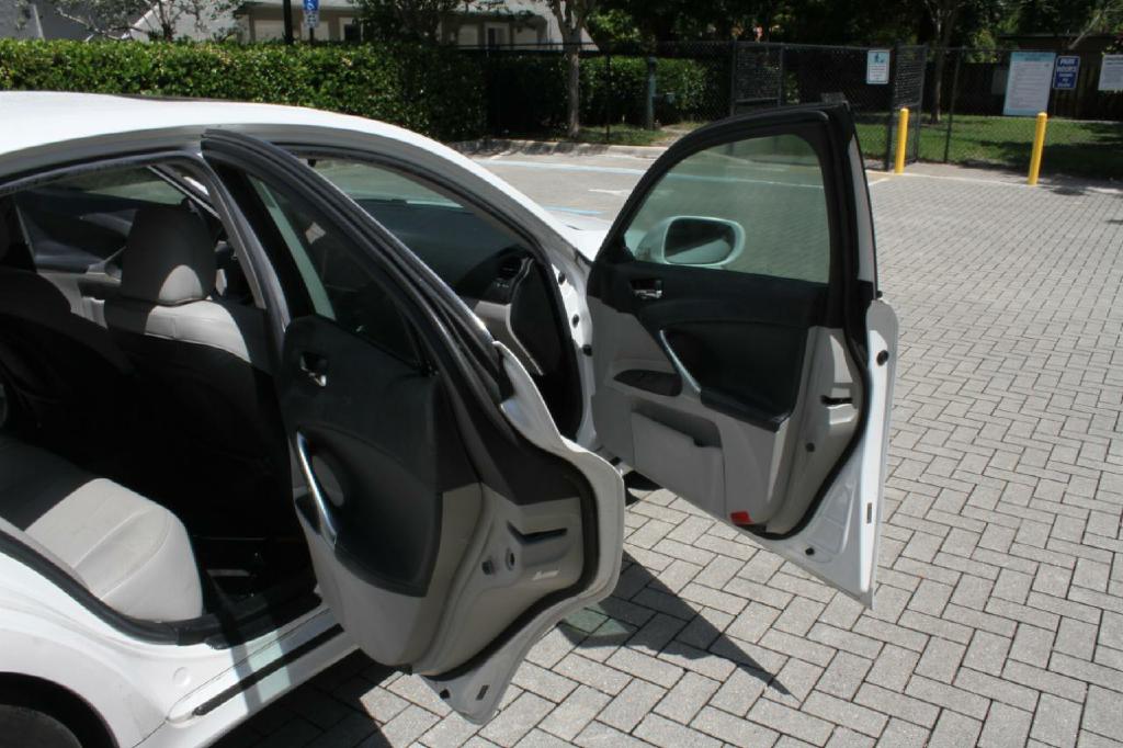 Photo 11 of this LEXUS IS