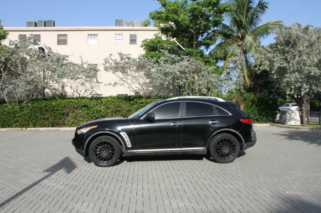 Photo 2 of this INFINITI FX