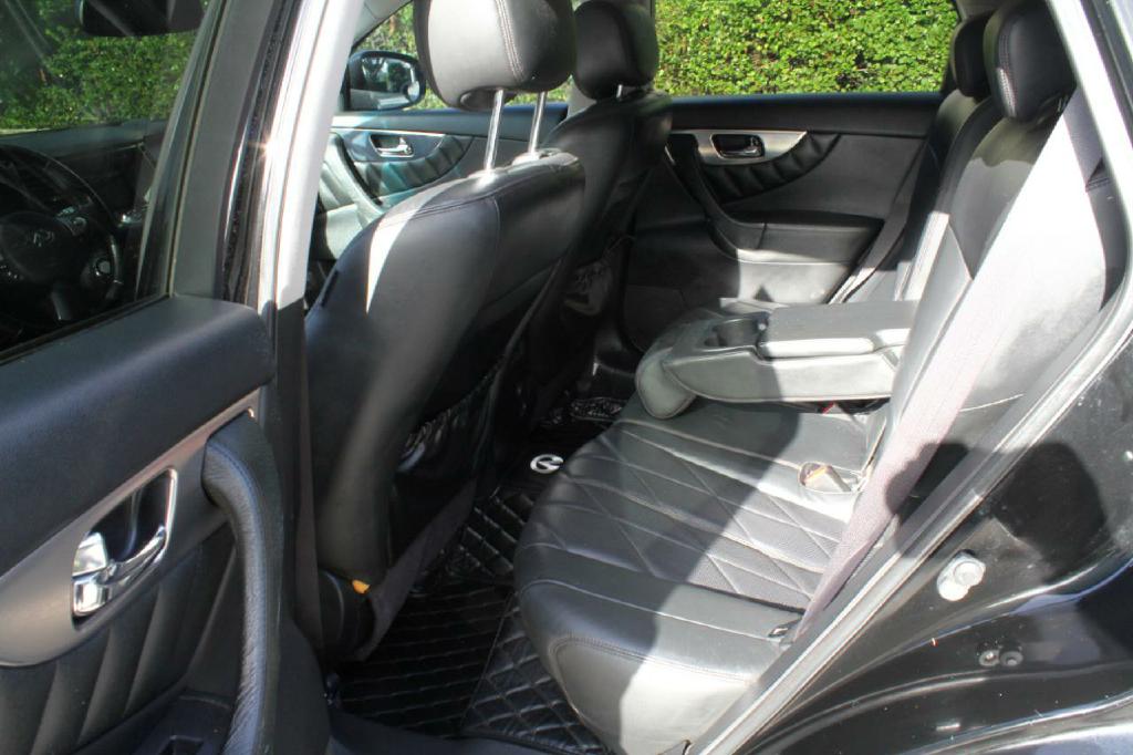 Photo 7 of this INFINITI FX