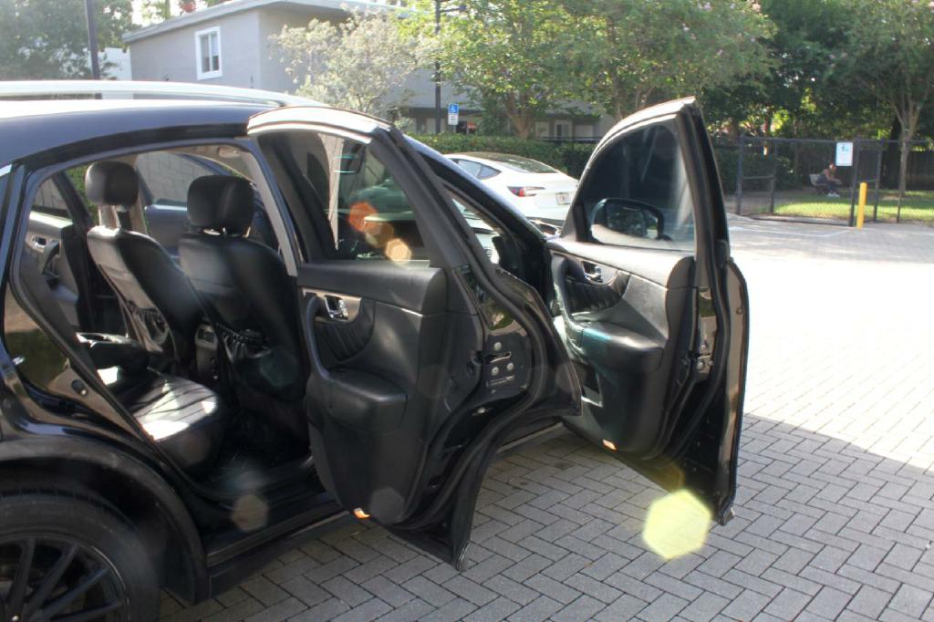 Photo 9 of this INFINITI FX
