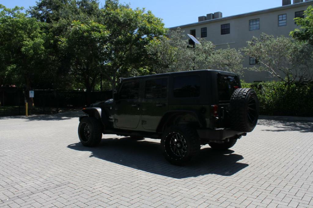 Photo 2 of this JEEP WRANGLER